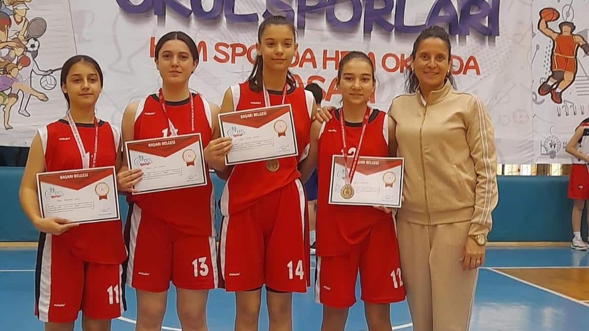 3x3 Okul Yıldız Kız Basketbol Takımımız Türkiye Şampiyonasına Katılma Hakkı Elde Etti.