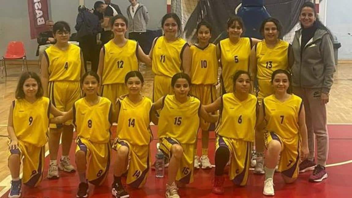 Okul Küçük Kız Basketbol Takımımız Bursa’da Yapılan Grup Aşaması Müsabakaları Sonucunda İkinci Oldu.