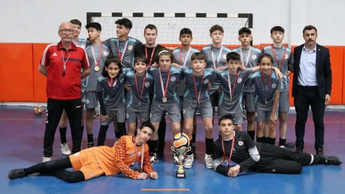 Okullararası Futsal Müsabakaları Sonucunda Okul Yıldız Erkek Takımımız İl Birincisi Oldu.