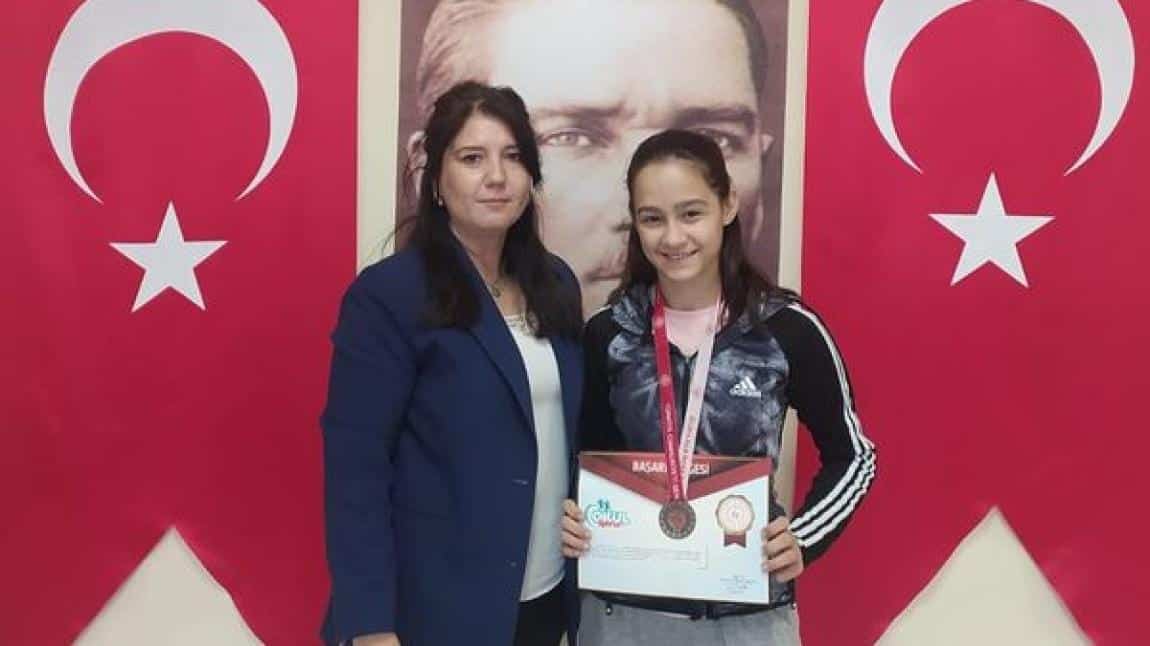 Okullar arası Yıldız Kızlar Güreş Şampiyonasında Öğrencimiz İpek Hatipler, 46 Kg.’da Türkiye Üçüncüsü Oldu.
